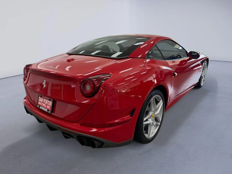 2017 Ferrari California T - Image 6 of 12