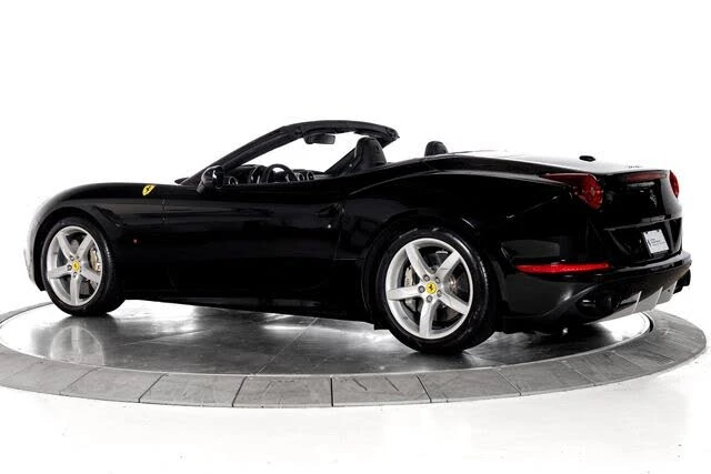 2017 Ferrari California T - Image 8 of 31