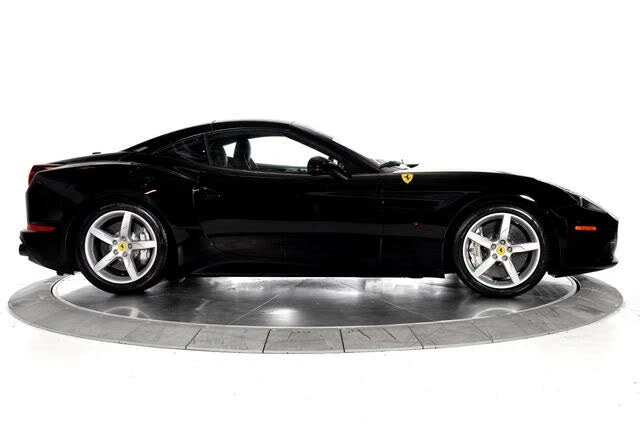 2017 Ferrari California T - Image 12 of 31