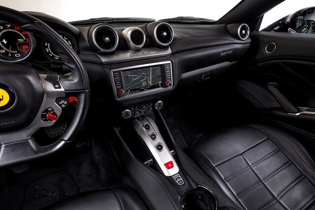2017 Ferrari California T - Image 31 of 31