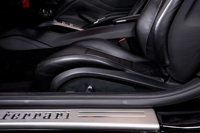 2017 Ferrari California T - Image 26 of 31