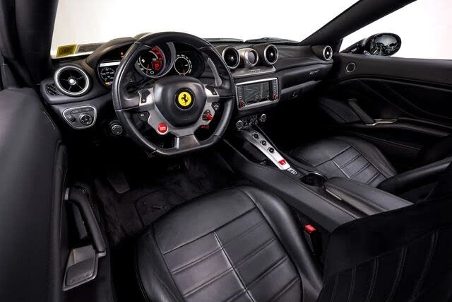 2017 Ferrari California T - Image 30 of 31
