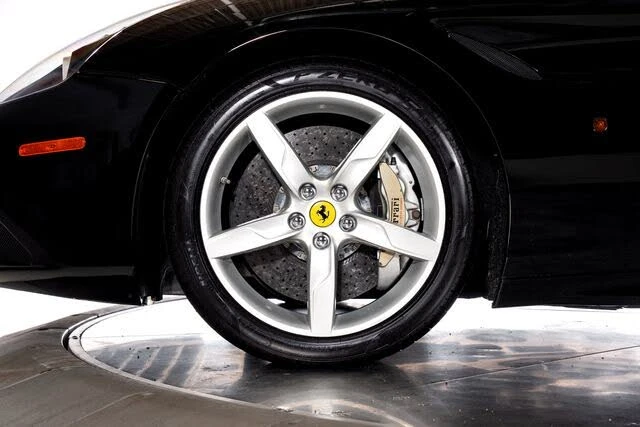 2017 Ferrari California T - Image 18 of 31