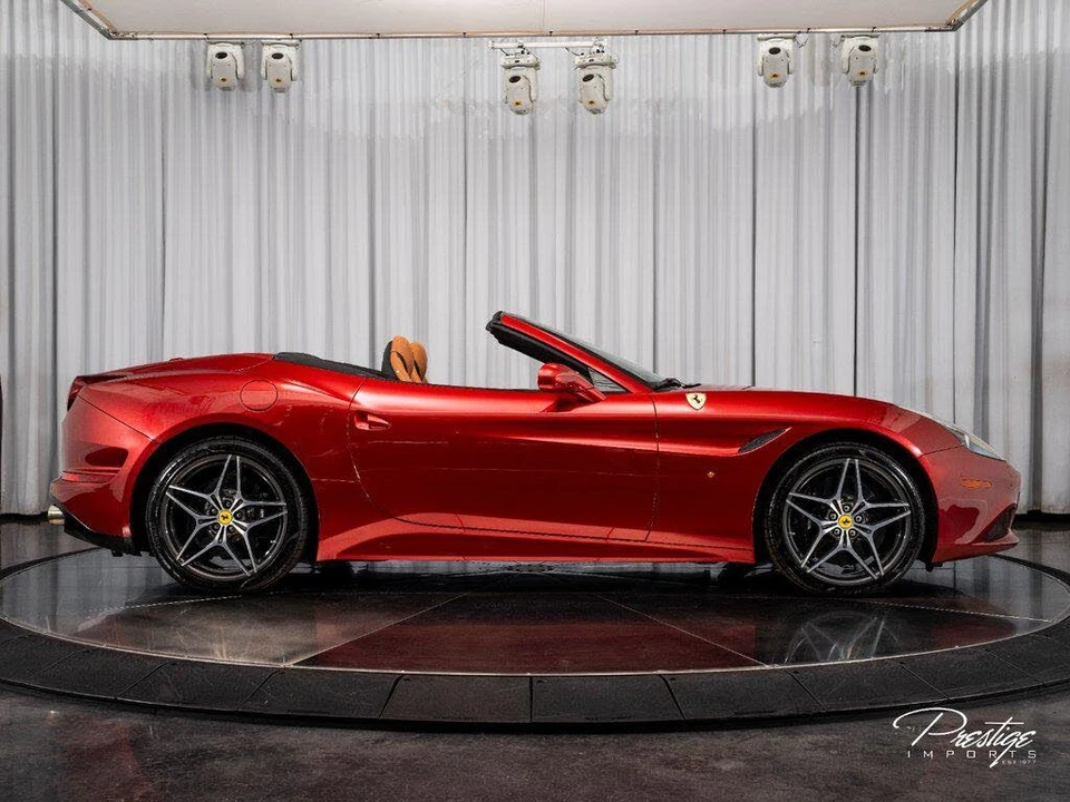 2017 Ferrari California T - Image 14 of 31