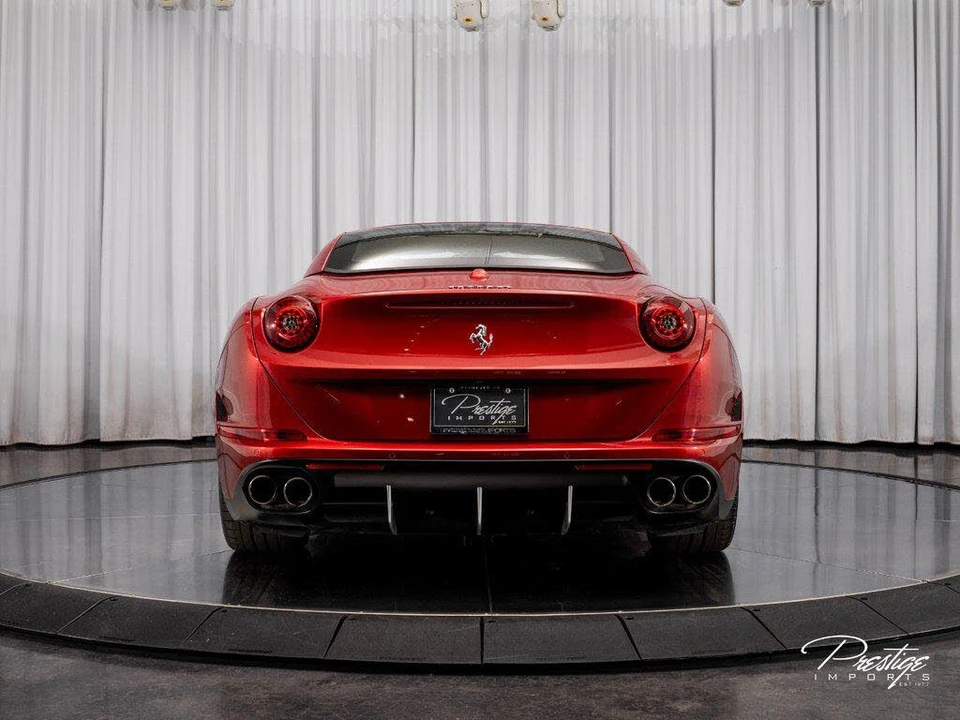 2017 Ferrari California T - Image 8 of 31