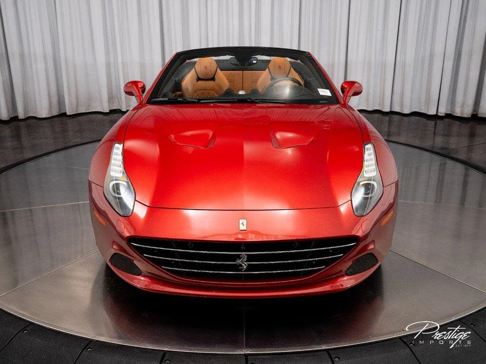 2017 Ferrari California T - Image 16 of 31