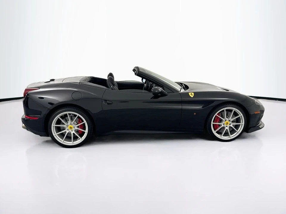 2017 Ferrari California T - Image 4 of 31