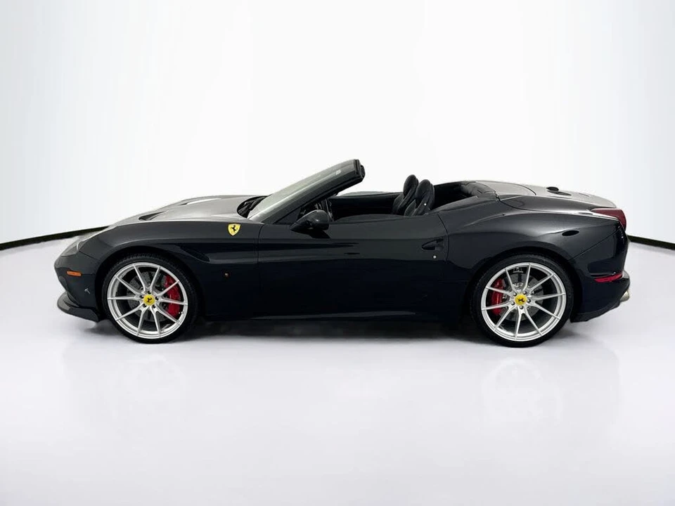 2017 Ferrari California T - Image 8 of 31