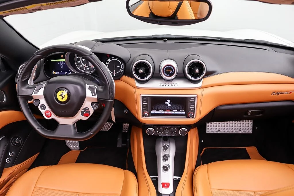 2017 Ferrari California T - Image 25 of 31