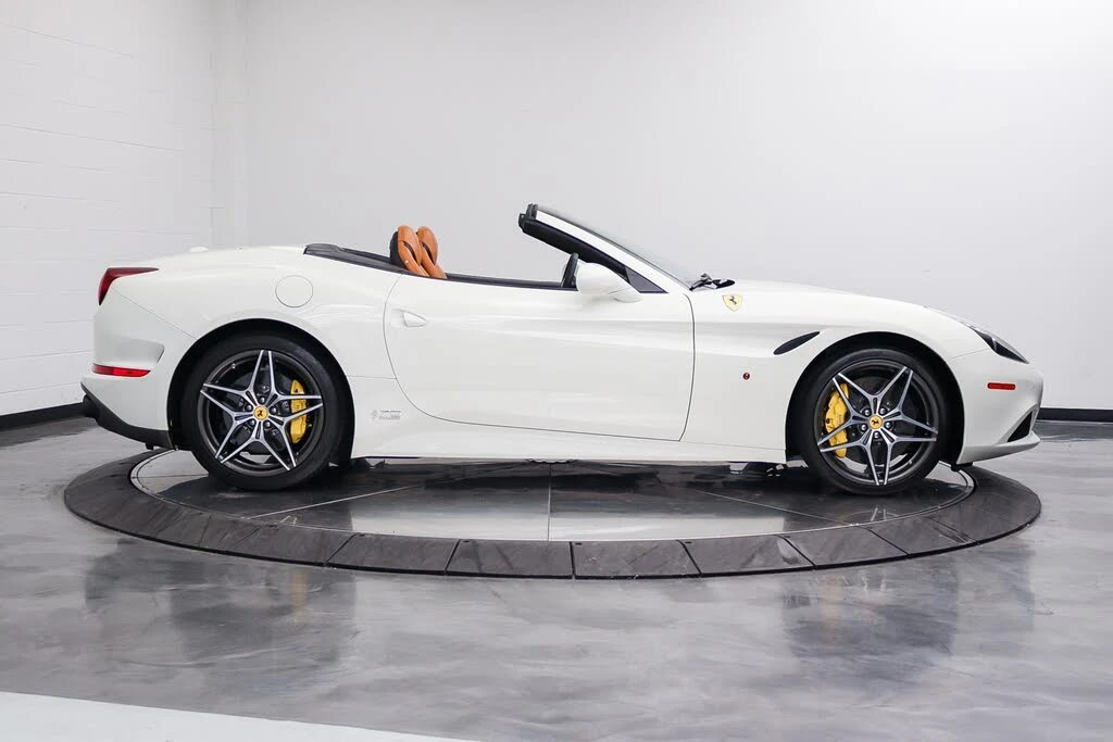2017 Ferrari California T - Image 22 of 31