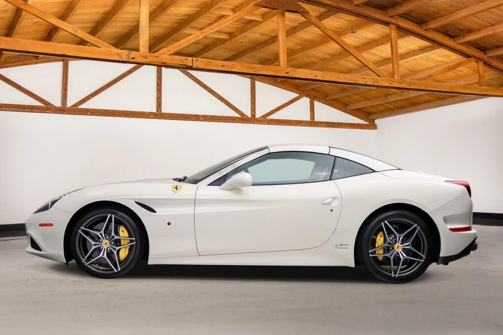 2017 Ferrari California T - Image 3 of 31