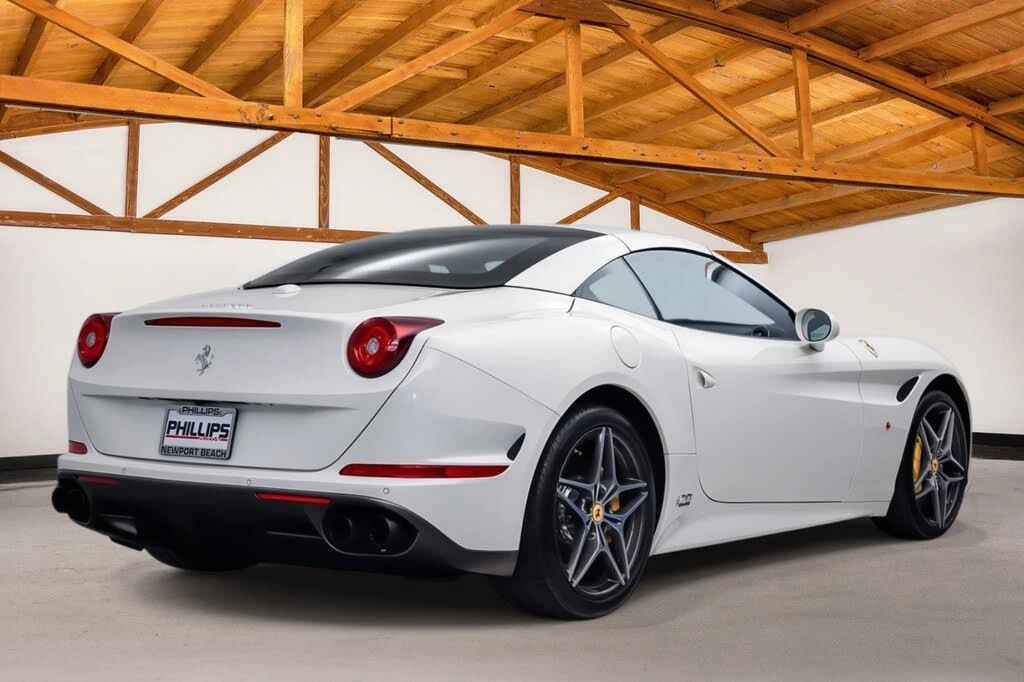 2017 Ferrari California T - Image 6 of 31