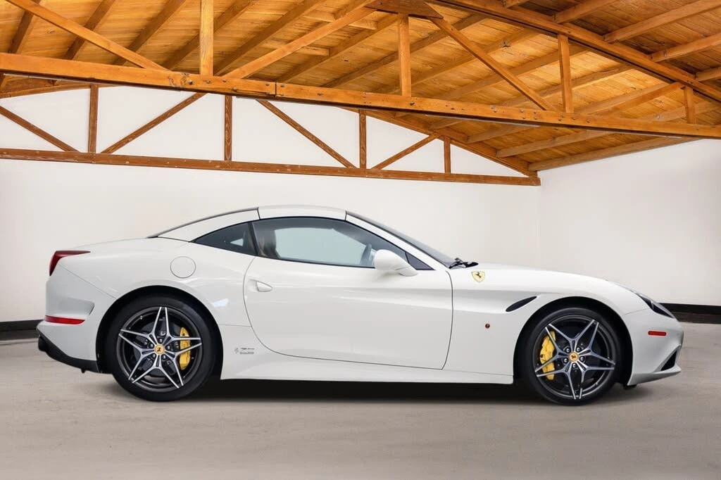 2017 Ferrari California T - Image 7 of 31