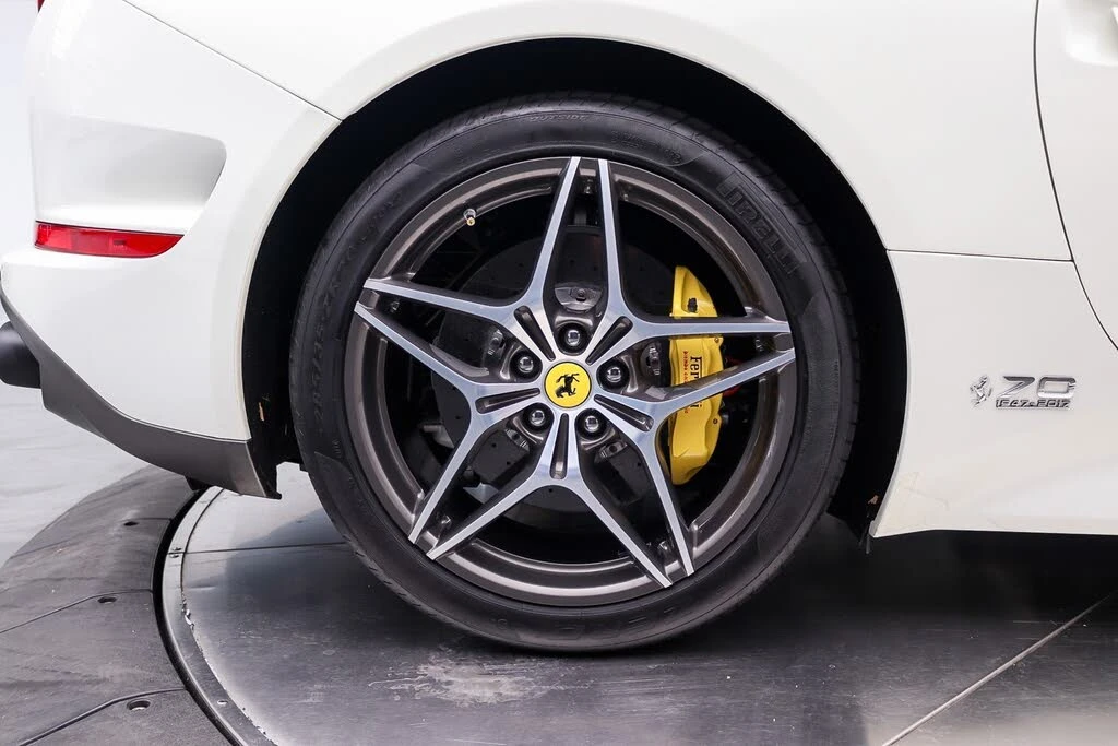 2017 Ferrari California T - Image 17 of 31