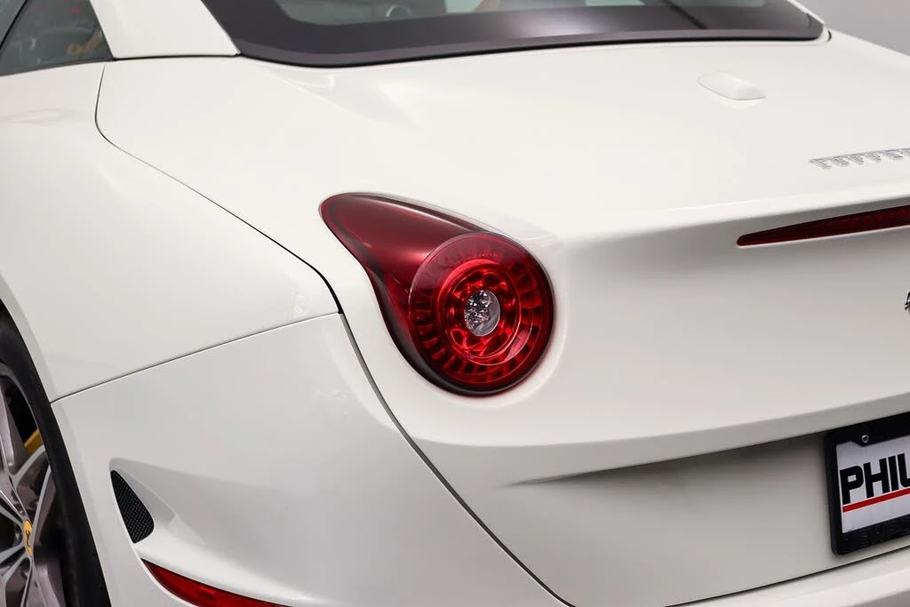 2017 Ferrari California T - Image 13 of 31