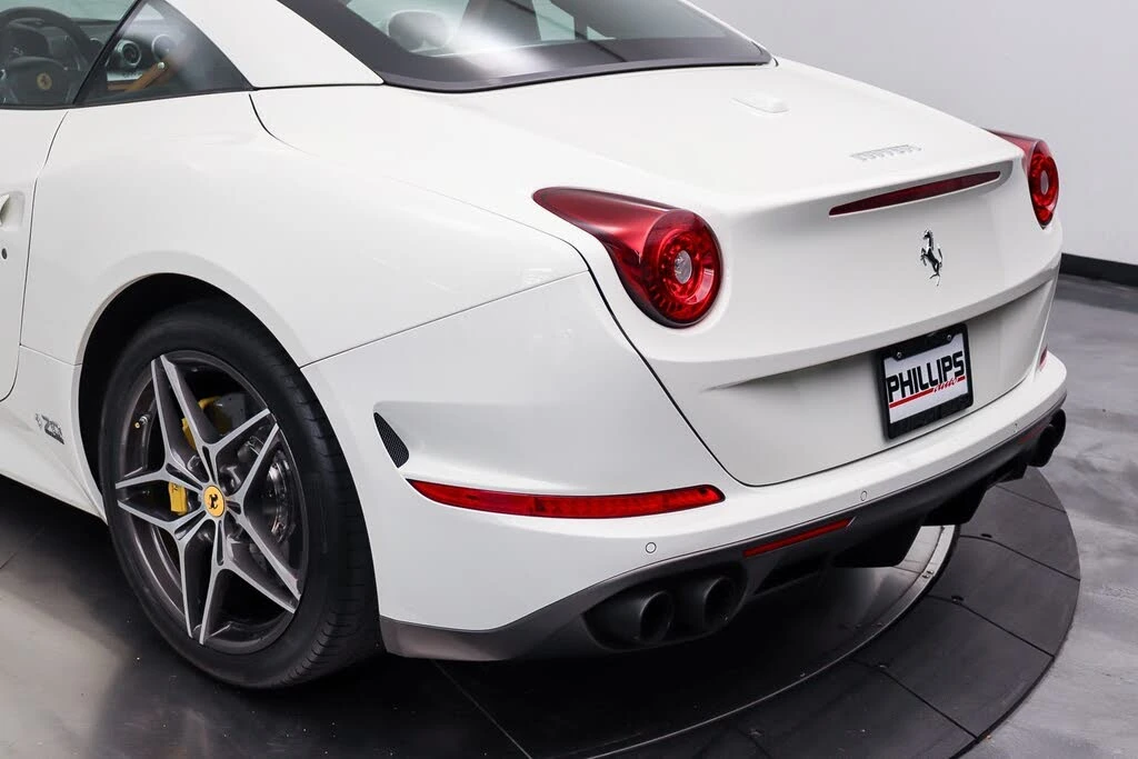 2017 Ferrari California T - Image 14 of 31