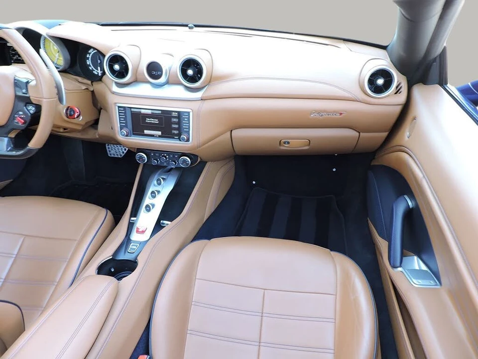 2017 Ferrari California T - Image 22 of 31