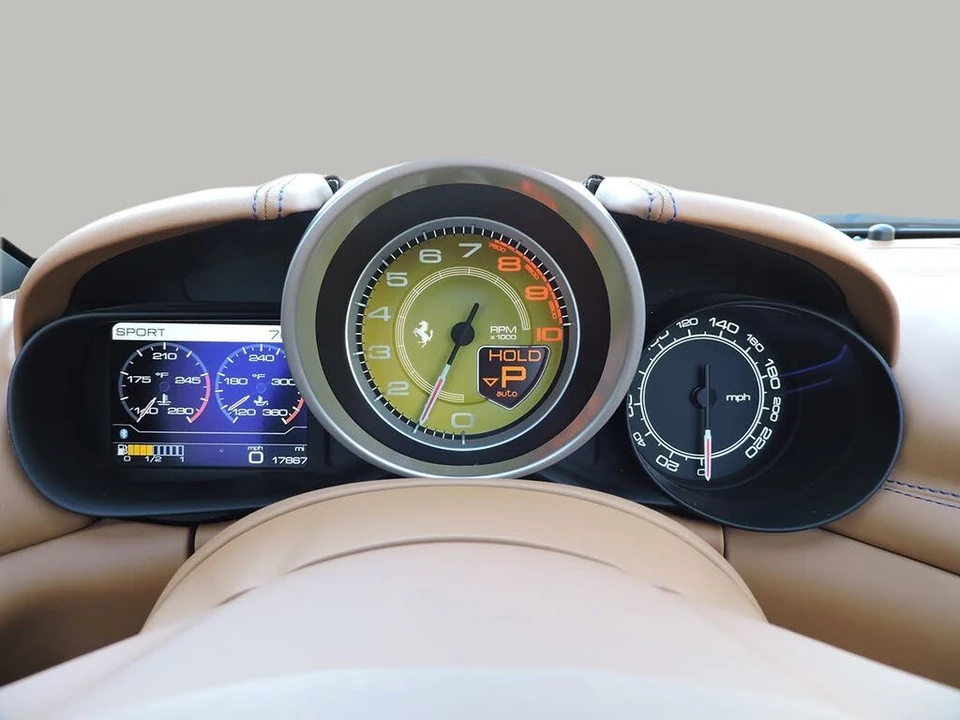 2017 Ferrari California T - Image 26 of 31