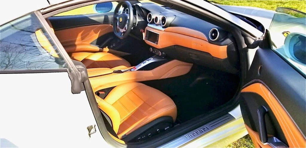 2017 Ferrari California T - Image 7 of 8