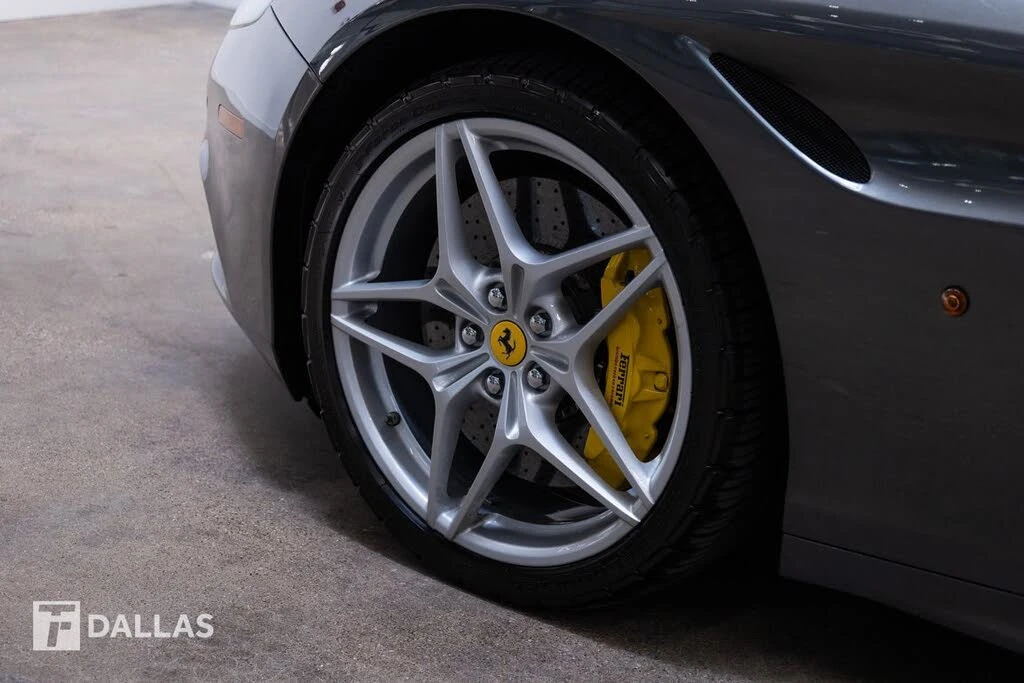 2017 Ferrari California T - Image 3 of 31