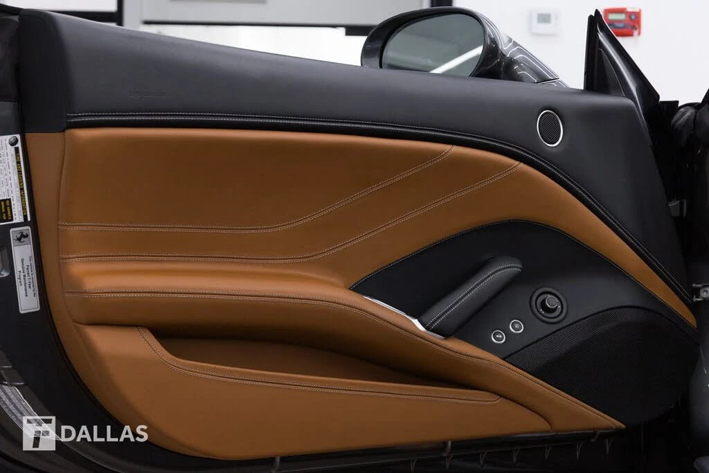 2017 Ferrari California T - Image 24 of 31