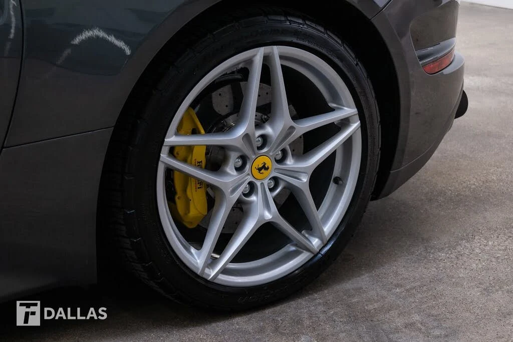 2017 Ferrari California T - Image 5 of 31