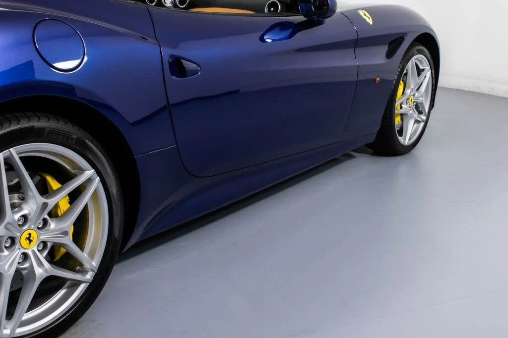 2017 Ferrari California T - Image 19 of 31