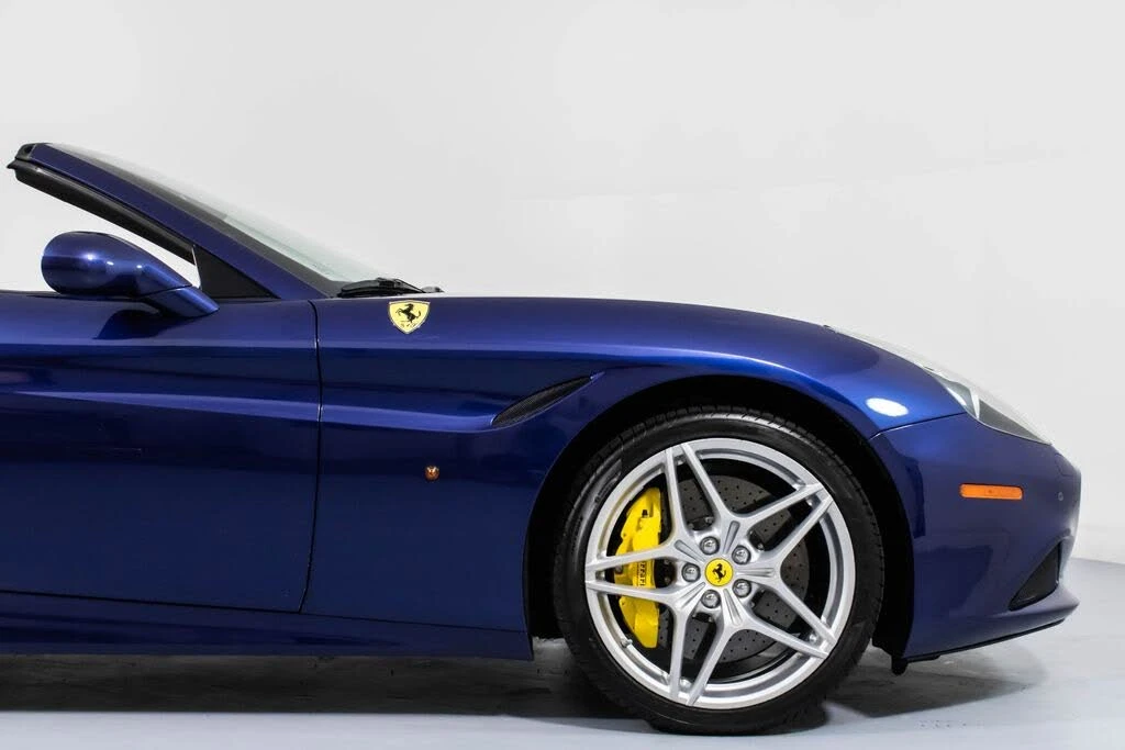 2017 Ferrari California T - Image 16 of 31