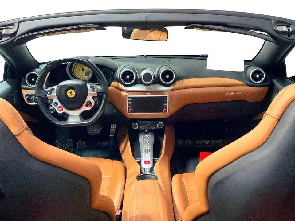 2017 Ferrari California T - Image 24 of 25