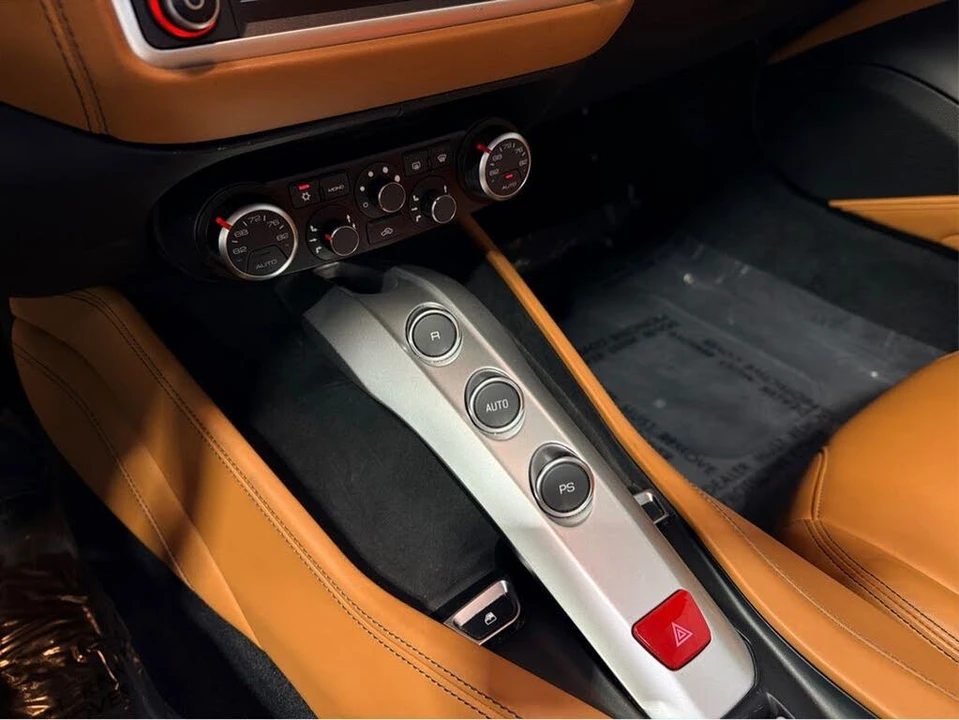 2017 Ferrari California T - Image 22 of 25