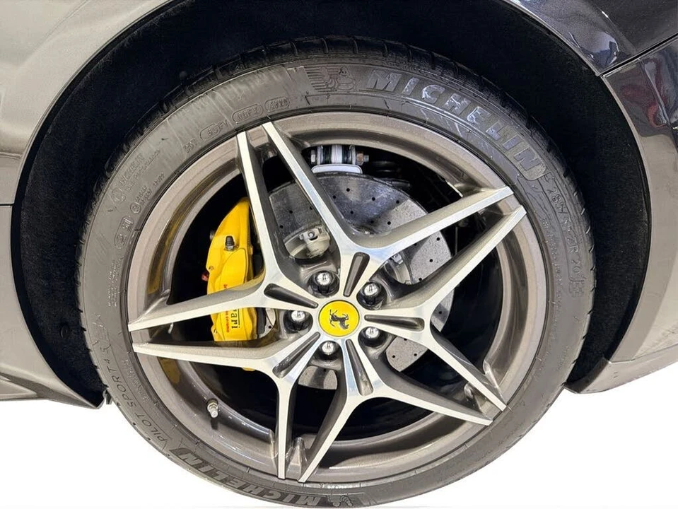 2017 Ferrari California T - Image 16 of 25
