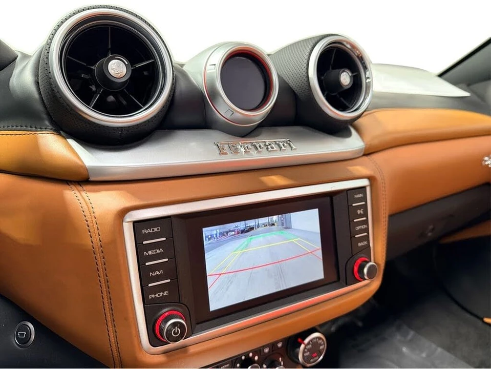 2017 Ferrari California T - Image 25 of 25