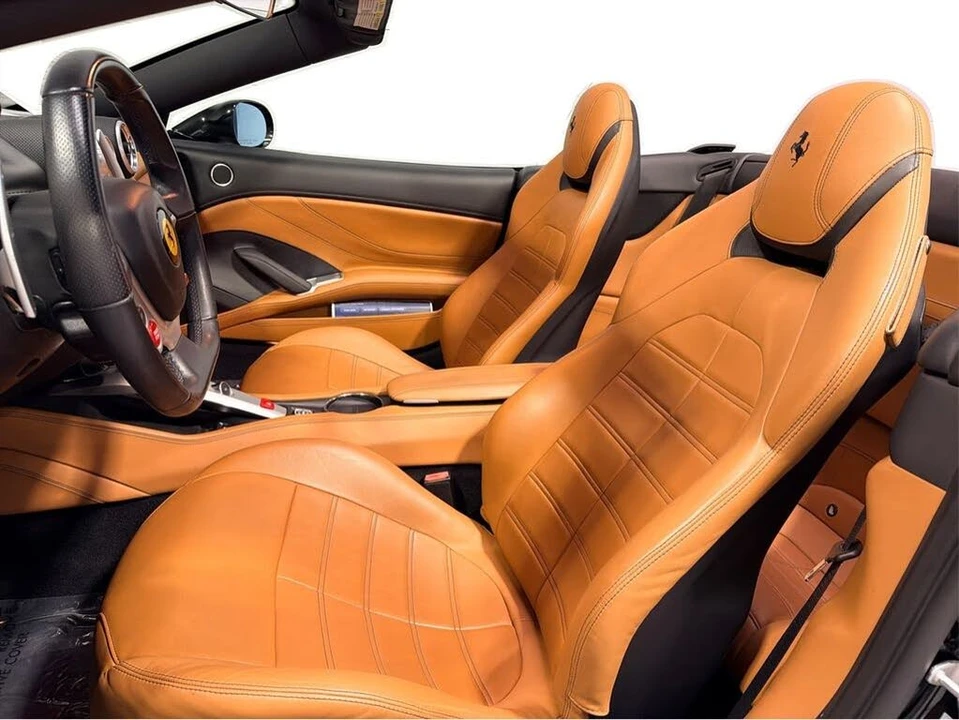 2017 Ferrari California T - Image 10 of 25