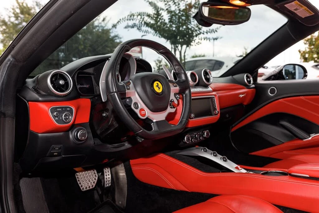 2017 Ferrari California T - Image 9 of 31