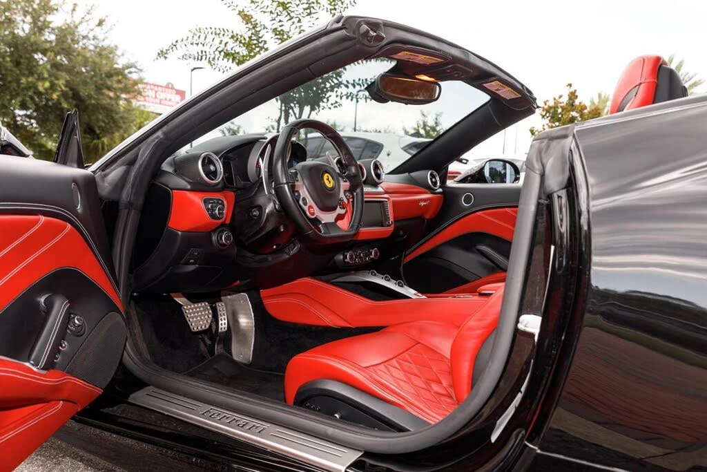 2017 Ferrari California T - Image 23 of 31