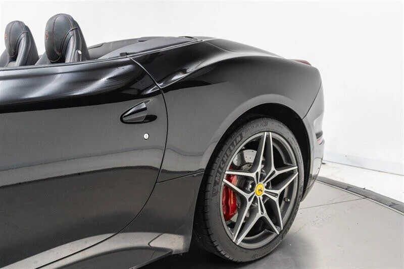 2017 Ferrari California T - Image 25 of 31