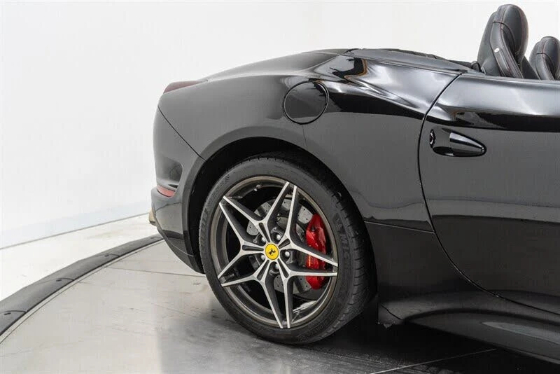 2017 Ferrari California T - Image 26 of 31