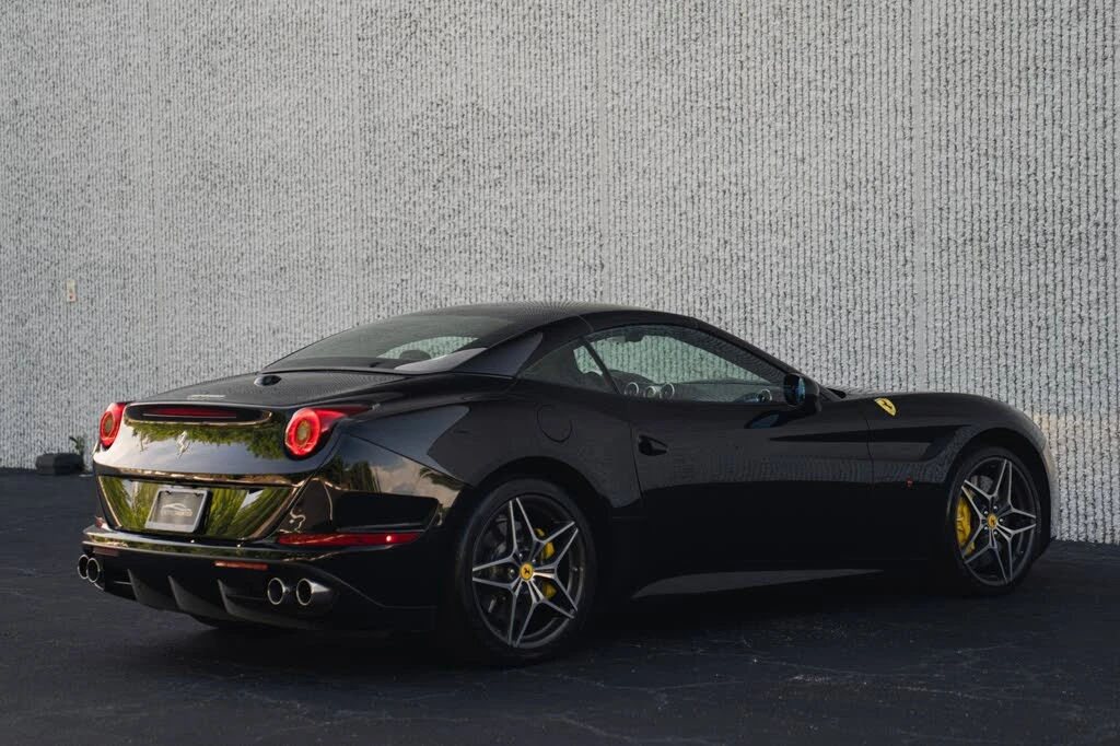 2017 Ferrari California T - Image 11 of 31