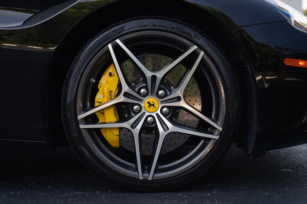 2017 Ferrari California T - Image 18 of 31