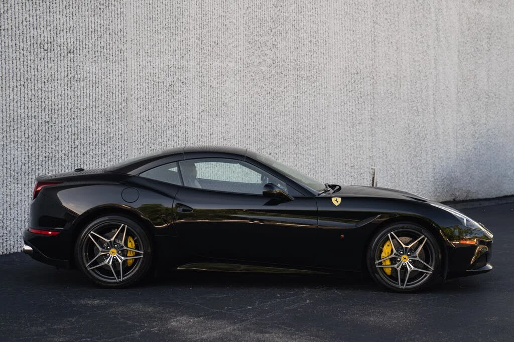 2017 Ferrari California T - Image 6 of 31