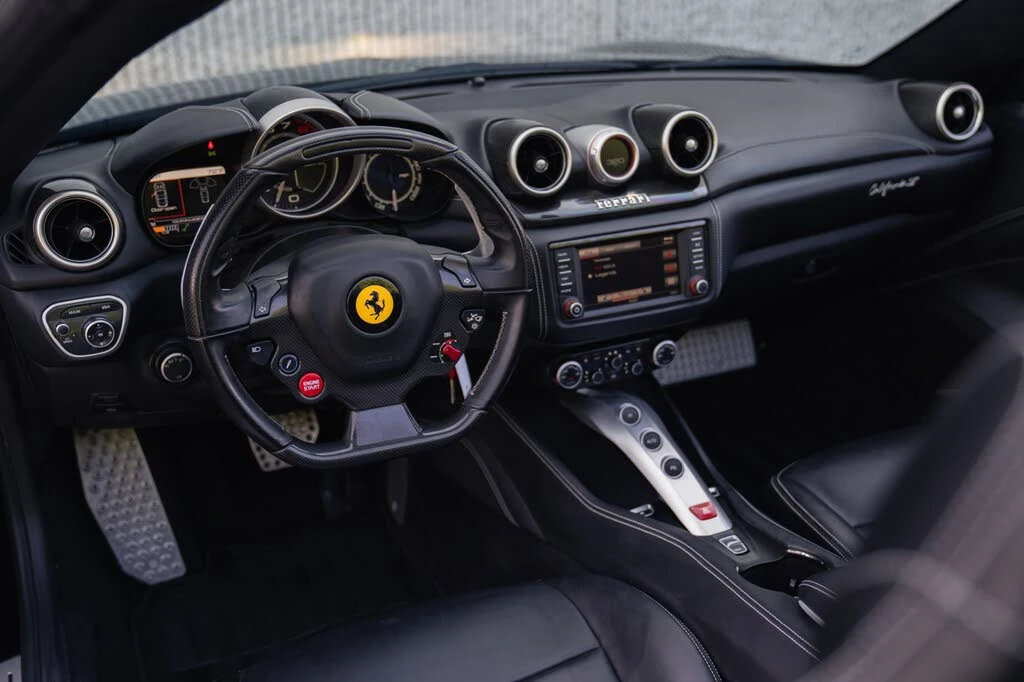 2017 Ferrari California T - Image 2 of 31