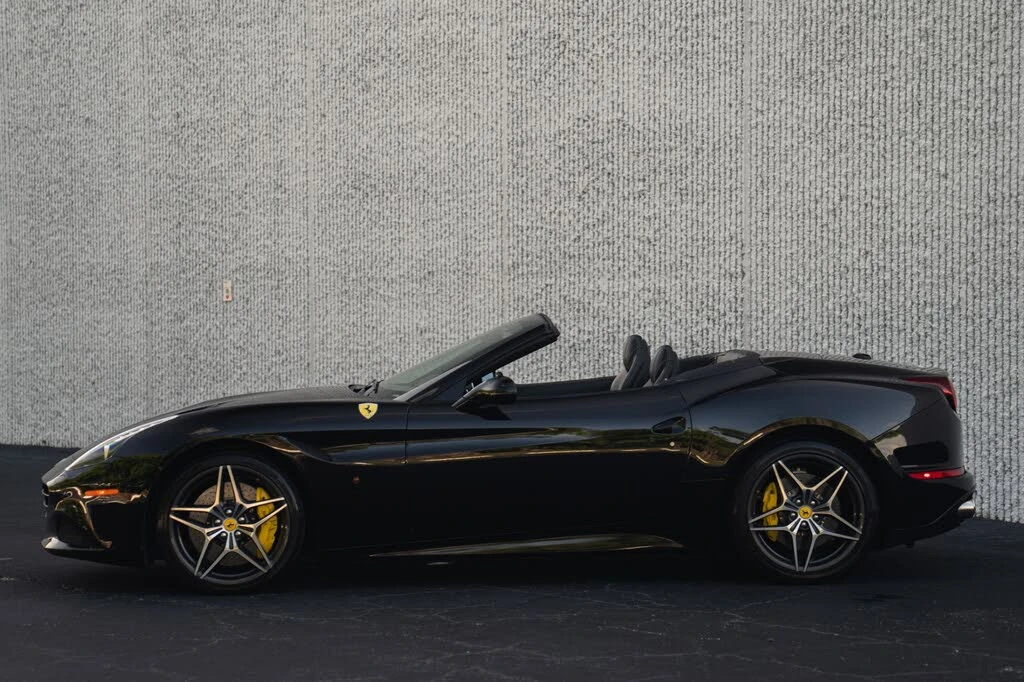 2017 Ferrari California T - Image 10 of 31