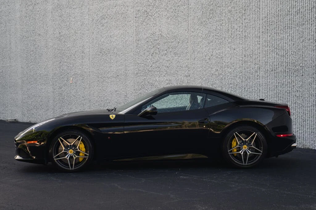 2017 Ferrari California T - Image 9 of 31