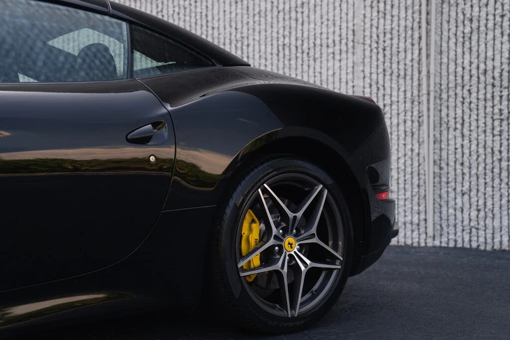 2017 Ferrari California T - Image 25 of 31