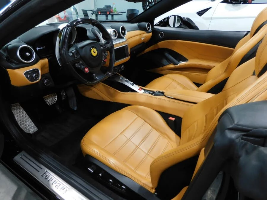 2017 Ferrari California T - Image 9 of 29