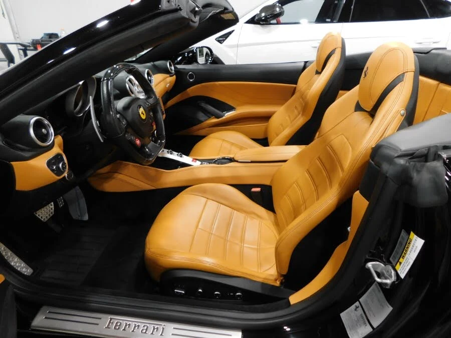 2017 Ferrari California T - Image 8 of 29
