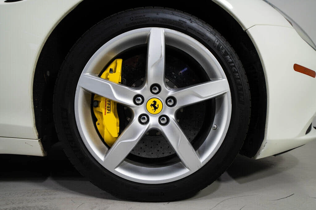 2017 Ferrari California T - Image 27 of 31