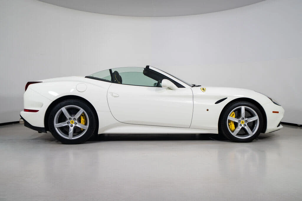 2017 Ferrari California T - Image 14 of 31