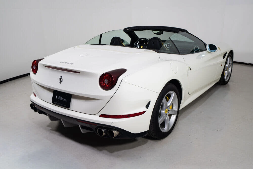 2017 Ferrari California T - Image 9 of 31