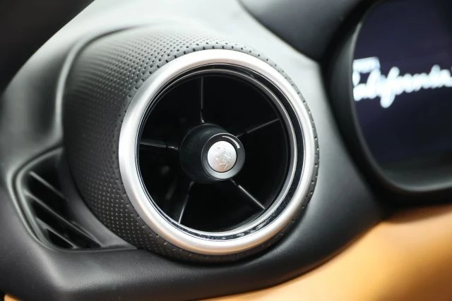 2017 Ferrari California T - Image 28 of 31